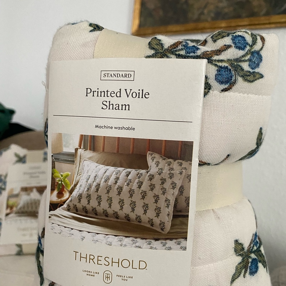 (2) pillow shams